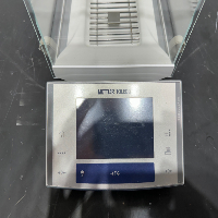 Mettler Toledo XS64 Analytical Balance image 2